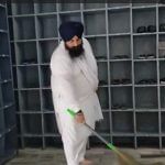 ਮੰਤਰੀ ਹਰਜੋਤ ਬੈਂਸ ਨੇ ਕੀਤੀ ਜੋੜਾ ਘਰ ਦੀ ਸੇਵਾ, ਧਾਰਮਿਕ ਸਜ਼ਾ ਕਰ ਰਹੇ ਹਨ ਪੂਰੀ ਮੰਤਰੀ ਹਰਜੋਤ ਬੈਂਸ ਨੇ ਕੀਤੀ ਜੋੜਾ ਘਰ ਦੀ ਸੇਵਾ, ਧਾਰਮਿਕ ਸਜ਼ਾ ਕਰ ਰਹੇ ਹਨ ਪੂਰੀ