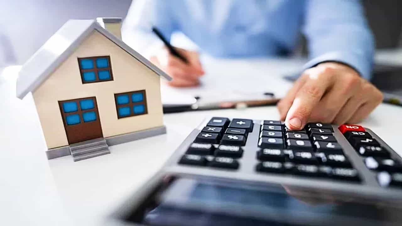 ਦੇਸ਼ ਦੇ ਸਭ ਤੋਂ ਵੱਡੇ ਬੈਂਕ ਨੇ ਮਹਿੰਗਾ ਕੀਤਾ ਹੋਮ ਲੋਨ, ਘਰ ਖਰੀਦਣਾ ਹੋਵੇਗਾ ਹੋਰ ਵੀ ਮੁਸ਼ਕਲ ਦੇਸ਼ ਦੇ ਸਭ ਤੋਂ ਵੱਡੇ ਬੈਂਕ ਨੇ ਮਹਿੰਗਾ ਕੀਤਾ ਹੋਮ ਲੋਨ, ਘਰ ਖਰੀਦਣਾ ਹੋਵੇਗਾ ਹੋਰ ਵੀ ਮੁਸ਼ਕਲ