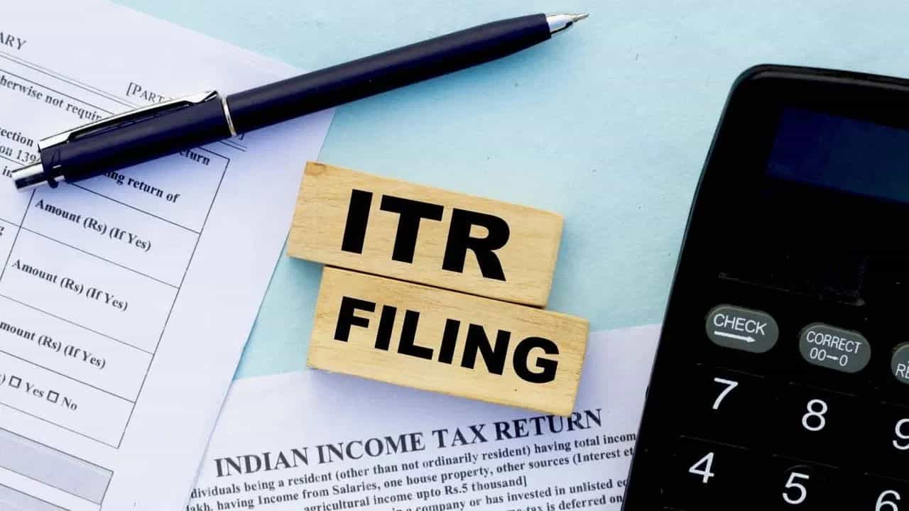 ITR ਫਾਈਲ ਕਰਨ ਲਈ ਸਿਰਫ਼ ਬਾਕੀ ਹਨ 43 ਦਿਨ! ਫਾਰਮ ਭਰਦੇ ਸਮੇਂ ਇਨ੍ਹਾਂ 10 ਗੱਲਾਂ ਦਾ ਰੱਖੋ ਧਿਆਨ