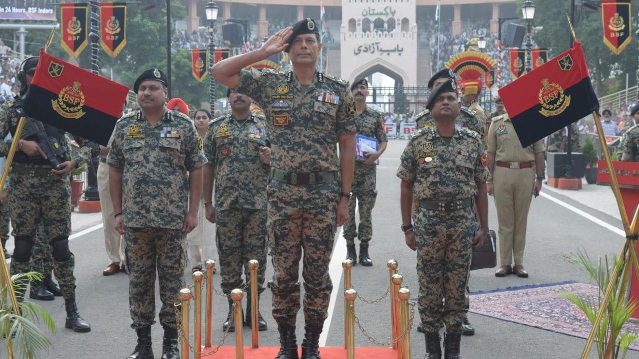 ਅਟਾਰੀ ਬਾਰਡਰ 'ਤੇ ਰਿਟਰੀਟ ਸੈਰੇਮਨੀ 'ਚ ਦਿਖਿਆ ਫੌਜੀਆਂ ਦਾ ਉਤਸ਼ਾਹ, ਭਾਰਤੀ ਗੈਲਰੀ ਵਿੱਚ ਉਮੜੀ ਭੀੜ