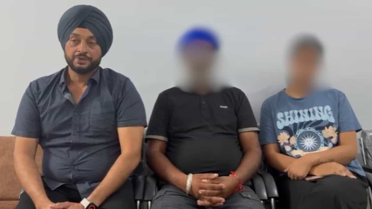 ਦੋਵਾਂ ਪਰਿਵਾਰਾਂ ਚ ਹੋਈ ਸੀ ਗਲਤਫਹਿਮੀ, ਜਲੰਧਰ ਰੇਪ ਵੀਡੀਓ ਮਾਮਲੇ ਚ ਦੋਵਾਂ ਪਰਿਵਾਰਾਂ ਵਿਚਾਲੇ ਸਮਝੌਤਾ ਦੋਵਾਂ ਪਰਿਵਾਰਾਂ ਚ ਹੋਈ ਸੀ ਗਲਤਫਹਿਮੀ, ਜਲੰਧਰ ਰੇਪ ਵੀਡੀਓ ਮਾਮਲੇ ਚ ਦੋਵਾਂ ਪਰਿਵਾਰਾਂ ਵਿਚਾਲੇ ਸਮਝੌਤਾ