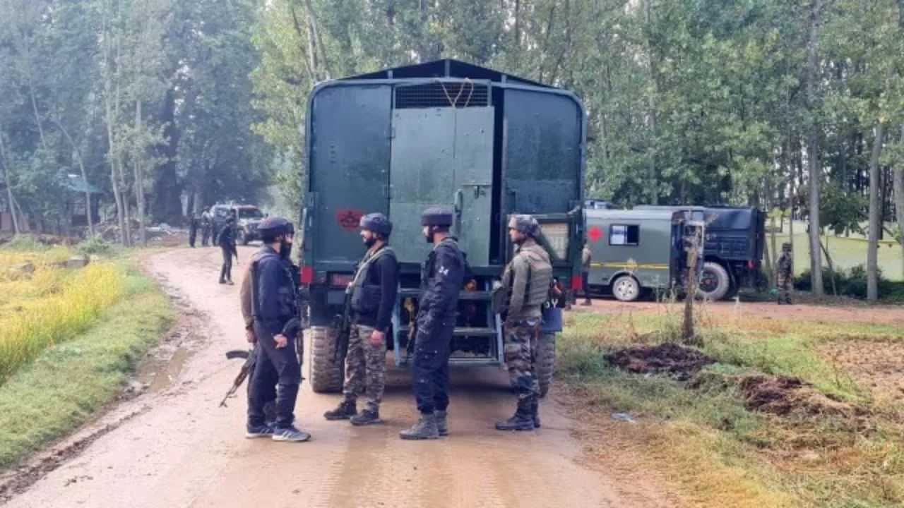 J&K: ਕੁਲਗਾਮ ਵਿੱਚ ਅੱਤਵਾਦੀਆਂ ਨਾਲ ਮੁੱਠਭੇੜ, 2 ਜਵਾਨ ਸ਼ਹੀਦ; 9 ਦਿਨਾਂ ਤੋਂ ਐਨਕਾਉਂਟਰ ਜਾਰੀ J&K: ਕੁਲਗਾਮ ਵਿੱਚ ਅੱਤਵਾਦੀਆਂ ਨਾਲ ਮੁੱਠਭੇੜ, 2 ਜਵਾਨ ਸ਼ਹੀਦ; 9 ਦਿਨਾਂ ਤੋਂ ਐਨਕਾਉਂਟਰ ਜਾਰੀ