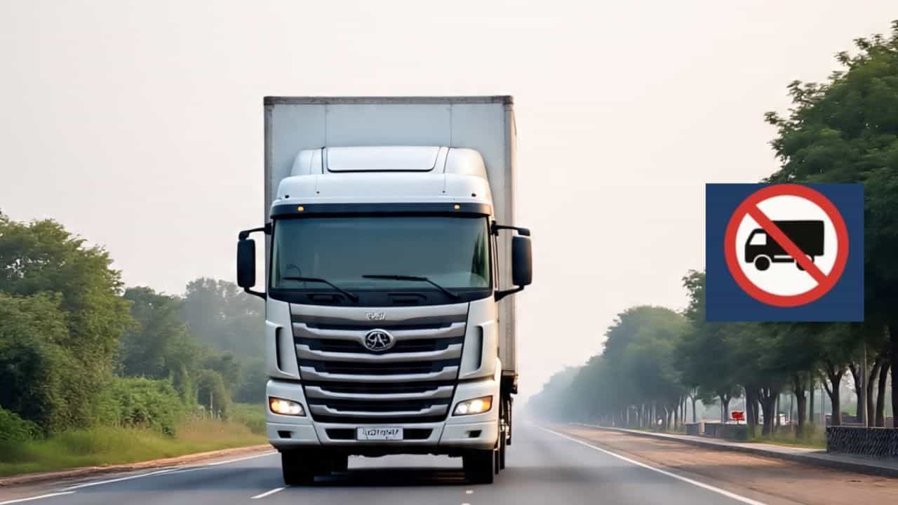 ਮੋਹਾਲੀ ਪ੍ਰਸ਼ਾਸਨ ਨੇ ਵੱਡਾ ਫੈਸਲਾ ਲਿਆ, ਏਅਰਪੋਰਟ ਰੋਡ ਤੇ ਸਵੇਰੇ ਤੇ ਸ਼ਾਮ ਟਰੱਕਾਂ ਦੀ ਆਵਾਜਾਈ ਤੇ ਲਗਾਈ ਪਾਬੰਦੀ ਮੋਹਾਲੀ ਪ੍ਰਸ਼ਾਸਨ ਨੇ ਵੱਡਾ ਫੈਸਲਾ ਲਿਆ, ਏਅਰਪੋਰਟ ਰੋਡ ਤੇ ਸਵੇਰੇ ਤੇ ਸ਼ਾਮ ਟਰੱਕਾਂ ਦੀ ਆਵਾਜਾਈ ਤੇ ਲਗਾਈ ਪਾਬੰਦੀ