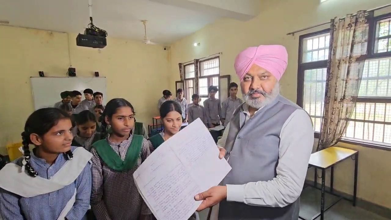 ਵਿੱਤ ਮੰਤਰੀ ਹਰਪਾਲ ਚੀਮਾ ਨੇ ਦਿੜ੍ਹਬਾ ਹਲਕੇ ਦੇ ਸਰਕਾਰੀ ਸਕੂਲ ਦਾ ਕੀਤਾ ਅਚਨਚੇਤ ਦੌਰਾ