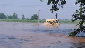 Punjab Flood Video: ਪੰਜਾਬ 'ਚ ਹੜ੍ਹਾਂ ਦਾ ਕਹਿਰ, ਡੁੱਬੇ ਅੰਮ੍ਰਿਤਸਰ ਦੇ ਕਈ ਪਿੰਡ, ਲੋਕਾਂ ਨੇ ਦੱਸੀ ਹੱਡਬੀਤੀ Punjab Flood Video: ਪੰਜਾਬ 'ਚ ਹੜ੍ਹਾਂ ਦਾ ਕਹਿਰ, ਡੁੱਬੇ ਅੰਮ੍ਰਿਤਸਰ ਦੇ ਕਈ ਪਿੰਡ, ਲੋਕਾਂ ਨੇ ਦੱਸੀ ਹੱਡਬੀਤੀ