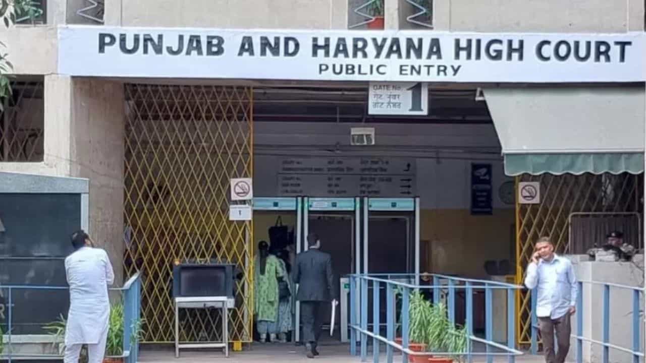 ਪੰਜਾਬ: ਅੱਤਵਾਦੀ ਹੈਪੀ ਪਾਸੀਆ ਦੀ ਭੈਣ ਤੇ ਮਾਂ ਨੂੰ ਜ਼ਮਾਨਤ; ਜਾਣੋ ਹਾਈ ਕੋਰਟ ਨੇ ਕੀ ਕਿਹਾ ਪੰਜਾਬ: ਅੱਤਵਾਦੀ ਹੈਪੀ ਪਾਸੀਆ ਦੀ ਭੈਣ ਤੇ ਮਾਂ ਨੂੰ ਜ਼ਮਾਨਤ; ਜਾਣੋ ਹਾਈ ਕੋਰਟ ਨੇ ਕੀ ਕਿਹਾ