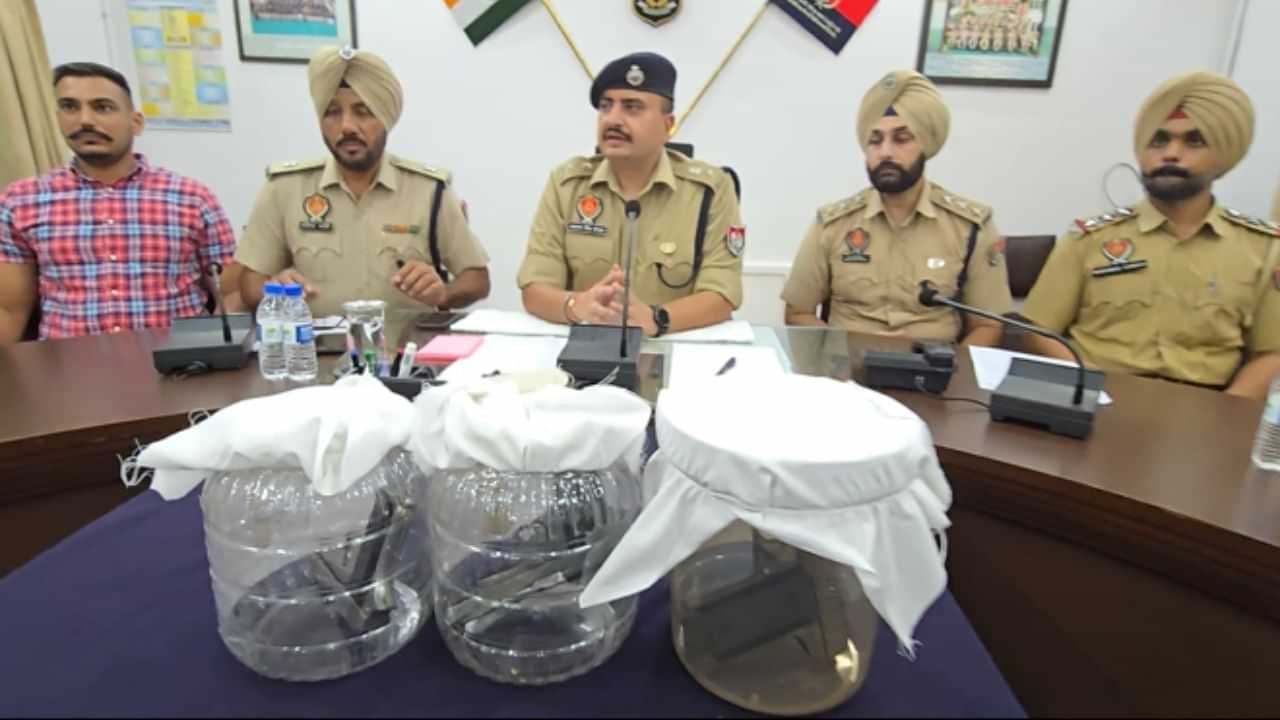 ਆਸਟ੍ਰੇਲੀਆ ਦੀ ਰੰਜਿਸ਼, ਪੰਜਾਬ ਚ ਵਾਰਦਾਤ, ਸੰਗਰੂਰ ਚ ਚੱਲੀਆਂ ਤਾੜ-ਤਾੜ ਗੋਲੀਆਂ, 7 ਗ੍ਰਿਫ਼ਤਾਰ ਆਸਟ੍ਰੇਲੀਆ ਦੀ ਰੰਜਿਸ਼, ਪੰਜਾਬ ਚ ਵਾਰਦਾਤ, ਸੰਗਰੂਰ ਚ ਚੱਲੀਆਂ ਤਾੜ-ਤਾੜ ਗੋਲੀਆਂ, 7 ਗ੍ਰਿਫ਼ਤਾਰ