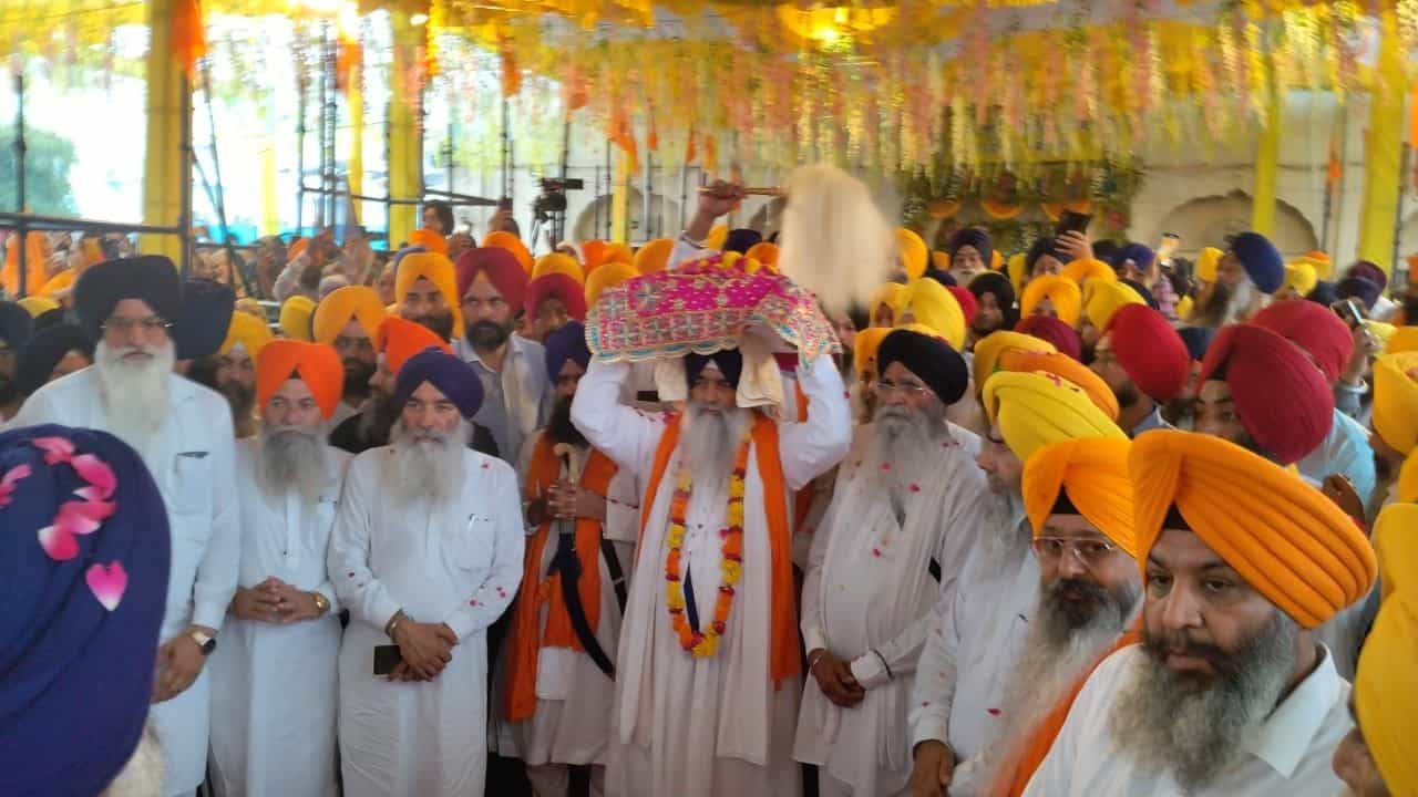 Sri Guru Granth Sahib Ji ਦਾ ਪਹਿਲਾ ਪ੍ਰਕਾਸ਼ ਪੁਰਬ, ਜਾਣੋ ਅੱਜ ਦਾ ਇਤਿਹਾਸ, ਕਰੋ ਅਲੌਕਿਕ ਦਰਸ਼ਨ Sri Guru Granth Sahib Ji ਦਾ ਪਹਿਲਾ ਪ੍ਰਕਾਸ਼ ਪੁਰਬ, ਜਾਣੋ ਅੱਜ ਦਾ ਇਤਿਹਾਸ, ਕਰੋ ਅਲੌਕਿਕ ਦਰਸ਼ਨ