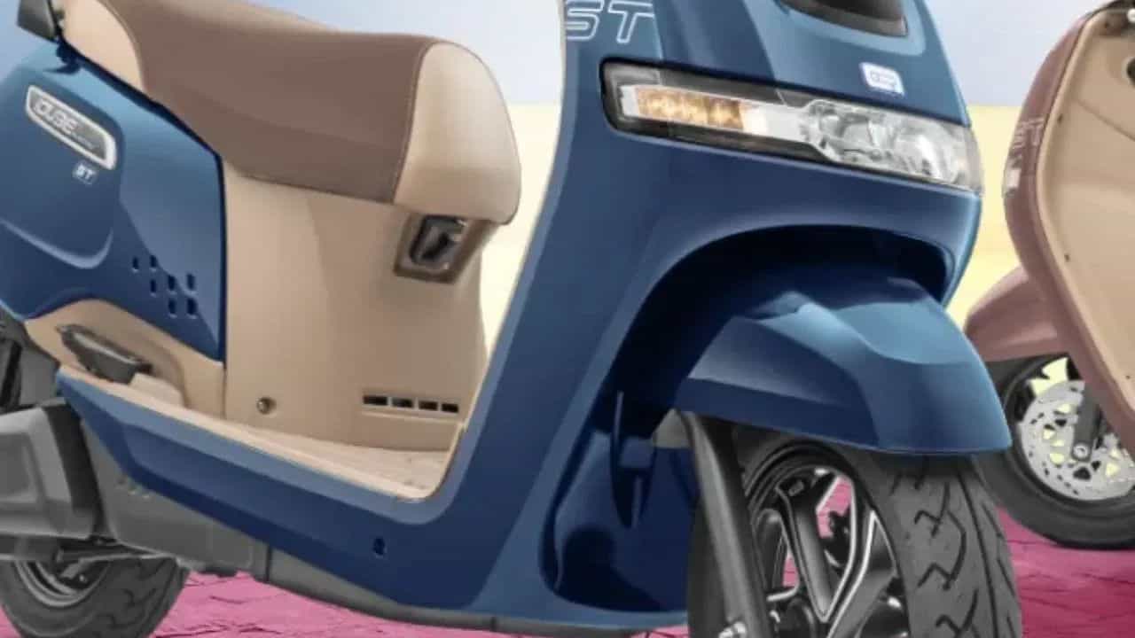 ਇਲੈਕਟ੍ਰਿਕ ਸਕੂਟਰ ਦੇ ਦੀਵਾਨੇ ਹੋਣਗੇ ਲੋਕ, ਖਰੀਦ ਕੇ ਬਣਾਇਆ ਨੰਬਰ 1, ਓਲਾ ਬਜਾਜ ਵੀ ਰਹਿ ਗਏ ਪਿੱਛੇ ਇਲੈਕਟ੍ਰਿਕ ਸਕੂਟਰ ਦੇ ਦੀਵਾਨੇ ਹੋਣਗੇ ਲੋਕ, ਖਰੀਦ ਕੇ ਬਣਾਇਆ ਨੰਬਰ 1, ਓਲਾ ਬਜਾਜ ਵੀ ਰਹਿ ਗਏ ਪਿੱਛੇ