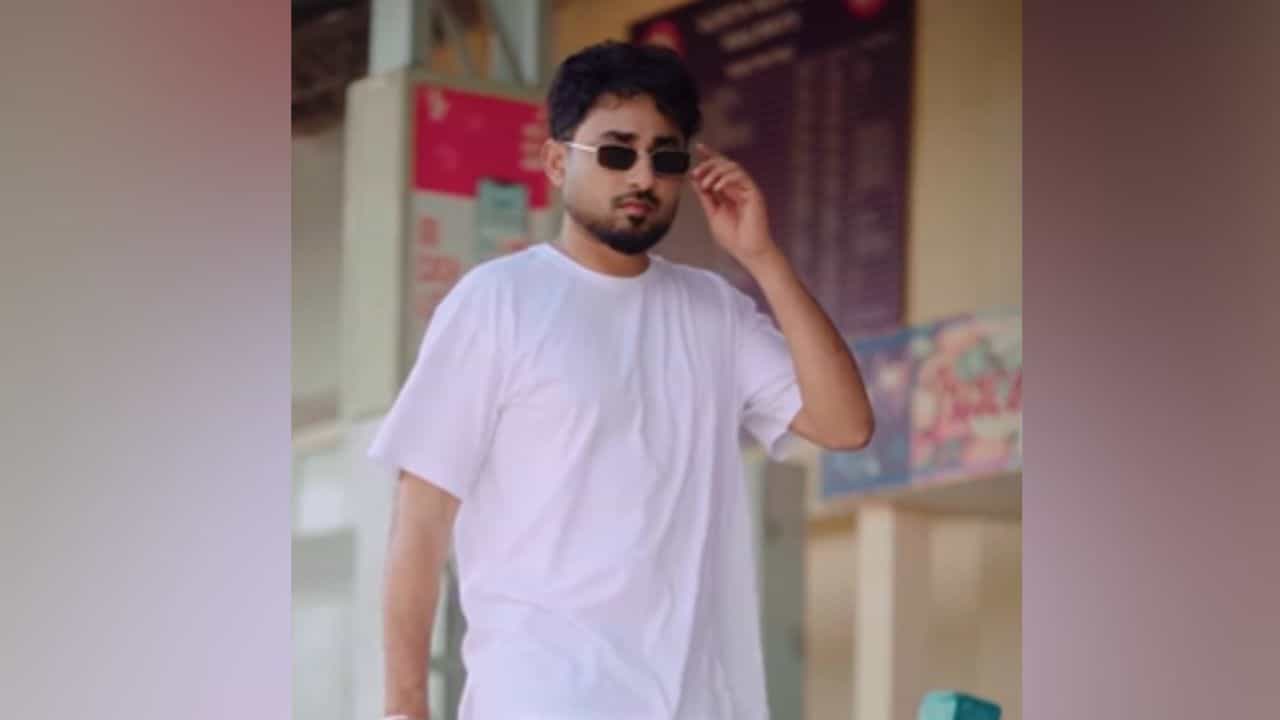 ਹਰਿਆਣਾ ਦਾ ਨਾਮੀ ਤਸਕਰ ਗ੍ਰਿਫ਼ਤਾਰ, ਪੰਜਾਬੀ ਸਿੰਗਰ ਬਾਜ਼ ਵਜੋਂ ਬਣਾ ਲਈ ਸੀ ਪਹਿਚਾਣ ਹਰਿਆਣਾ ਦਾ ਨਾਮੀ ਤਸਕਰ ਗ੍ਰਿਫ਼ਤਾਰ, ਪੰਜਾਬੀ ਸਿੰਗਰ ਬਾਜ਼ ਵਜੋਂ ਬਣਾ ਲਈ ਸੀ ਪਹਿਚਾਣ