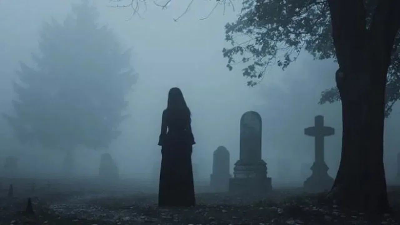 Haunted Cemetery Story : ਡੈਣ ਨੇ ਮੰਗੀ ਲਿਫਟ, ਮੁੰਡੇ ਦੀਆਂ ਮਿਲਿਆ ਨਜ਼ਰਾਂ,ਹੋਈ ਮੌਤ