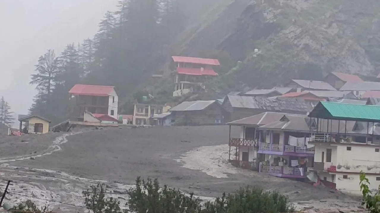 Uttarakhand Cloud Burst: ਹੜ੍ਹ ਵਿੱਚ ਰਿਸ਼ਤੇਦਾਰਾਂ ਨੂੰ ਵਹਿੰਦੇ ਦੇਖ ਮੱਚ ਗਈ ਚੀਕ-ਪੁਕਾਰ, ਦਰਦਨਾਕ VIDEO ਆਇਆ ਸਾਹਮਣੇ