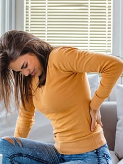 ਕੀ ਤੁਸੀਂ ਸਰੀਰ ਦੇ ਦਰਦ ਤੋਂ ਹੋ ਪਰੇਸ਼ਾਨ? ਤਾਂ ਰਾਤ ਨੂੰ ਸੌਣ ਤੋਂ ਪਹਿਲਾਂ ਕਰੋ ਇਹ 5 ਕੰਮ...