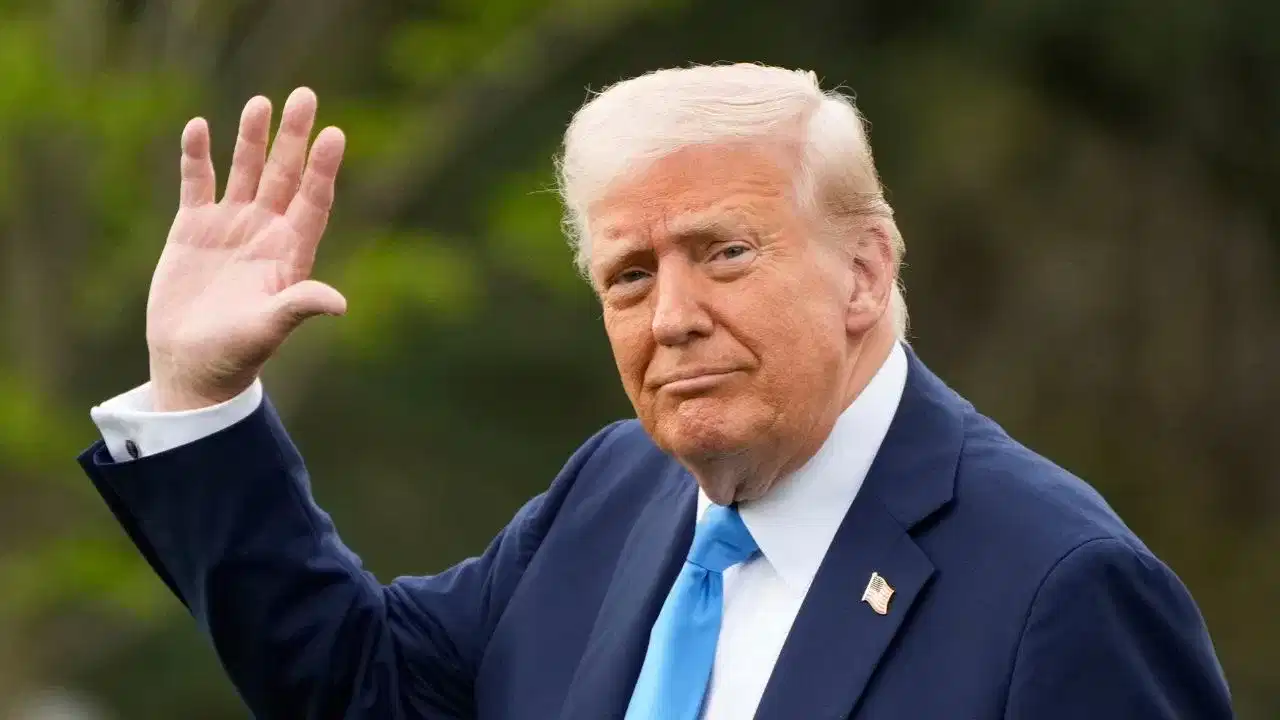 Trump ਪੂਰੀ ਦੁਨੀਆ ਦੇ ਨਾਲ-ਨਾਲ ਆਪਣੇ ਦੇਸ਼ ਨੂੰ ਵੀ ਤਬਾਹ ਕਰਨ ਤੇ ਤੁਲੇ Trump ਪੂਰੀ ਦੁਨੀਆ ਦੇ ਨਾਲ-ਨਾਲ ਆਪਣੇ ਦੇਸ਼ ਨੂੰ ਵੀ ਤਬਾਹ ਕਰਨ ਤੇ ਤੁਲੇ