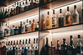 ਪੰਜਾਬ 'ਚ ਸ਼ਰਾਬ ਦੇ ਠੇਕੇ ਟੁੱਟੇ, ਸਾਰੇ ਬ੍ਰਾਂਡਾਂ ਦੀਆਂ ਕੀਮਤਾਂ 50% ਤੱਕ ਘਟਿਆ