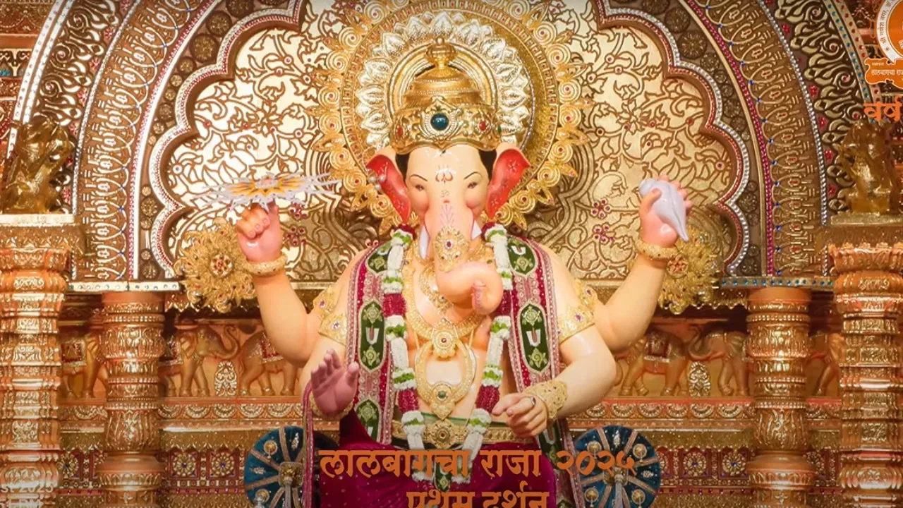 ਲਾਲਬਾਗਚਾ ਰਾਜਾ ਮੁੰਬਈ ਦੇ ਸਭ ਤੋਂ ਵੱਡੇ ਗਣਪਤੀ ਵਜੋਂ ਮਸ਼ਹੂਰ ਹਨ। ਲਾਲਬਾਗਚਾ ਰਾਜਾ ਇਸ ਸਾਲ ਦੇ ਗਣੇਸ਼ ਉਤਸਵ ਲਈ ਵੀ ਪੂਰੀ ਤਰ੍ਹਾਂ ਤਿਆਰ ਹੈ। ਕੁਝ ਦਿਨ ਪਹਿਲਾਂ ਹੀ ਉਨ੍ਹਾਂ ਦਾ ਫਰਸਟ ਲੁੱਕ ਜਾਰੀ ਕੀਤਾ ਗਿਆ ਸੀ।