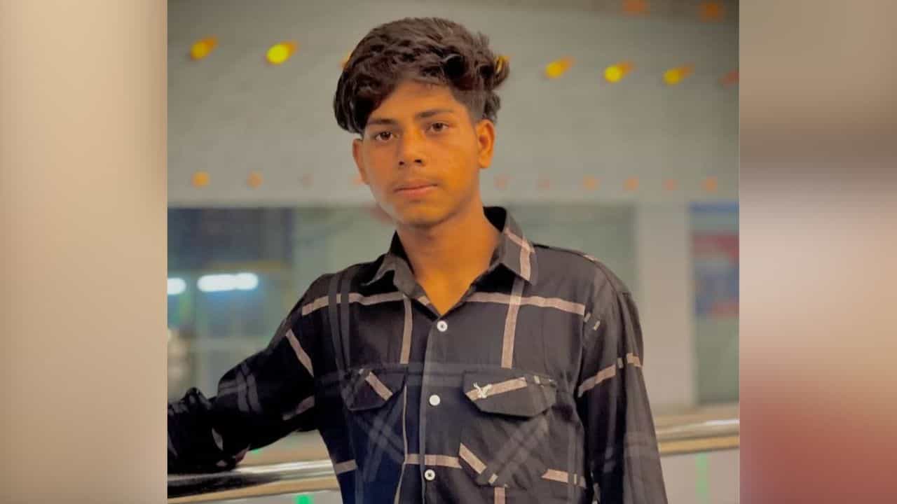 ਲੁਧਿਆਣਾ: ਨਹਿਰ ਚ ਸਟੰਟ ਕਰ ਰਿਹਾ ਨੌਜਵਾਨ ਡੁੱਬਿਆ, ਪੁਲਿਸ 30 ਘੰਟਿਆਂ ਤੋਂ ਕਰ ਰਹੀ ਭਾਲ ਲੁਧਿਆਣਾ: ਨਹਿਰ ਚ ਸਟੰਟ ਕਰ ਰਿਹਾ ਨੌਜਵਾਨ ਡੁੱਬਿਆ, ਪੁਲਿਸ 30 ਘੰਟਿਆਂ ਤੋਂ ਕਰ ਰਹੀ ਭਾਲ