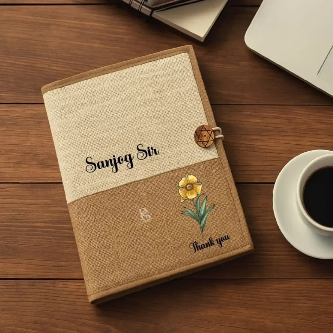 ਆਪਣੇ ਅਧਿਆਪਕਾਂ ਨੂੰ ਦੇਣ ਲਈ ਡਾਇਰੀ ਵੀ ਇੱਕ ਚਗਾ ਆਪਸ਼ਨ ਹੈ। ਹੁਣ ਬਾਜ਼ਾਰ ਵਿੱਚ ਕਸਟਮਾਈਜ਼ਡ ਡਾਇਰੀਆਂ ਵੀ ਉਪਲਬਧ ਹਨ। ਅਜਿਹੀ ਸਥਿਤੀ ਵਿੱਚ, ਤੁਸੀਂ ਆਪਣੇ ਮਨਪਸੰਦ ਅਧਿਆਪਕਾਂ ਦਾ ਨਾਮ ਲਿਖਵਾ ਸਕਦੇ ਹੋ। ਇਹ ਤੋਹਫ਼ਾ ਘੱਟ ਬਜਟ ਵਿੱਚ ਵੀ ਉਪਲਬਧ ਹੋਵੇਗਾ ਅਤੇ ਕਾਫੀ ਸਪੈਸ਼ਲ ਵੀ ਫੀਲ ਕਰਵਾਏਗਾ। (ਕ੍ਰੈਡਿਟ: payalsavladesigns)