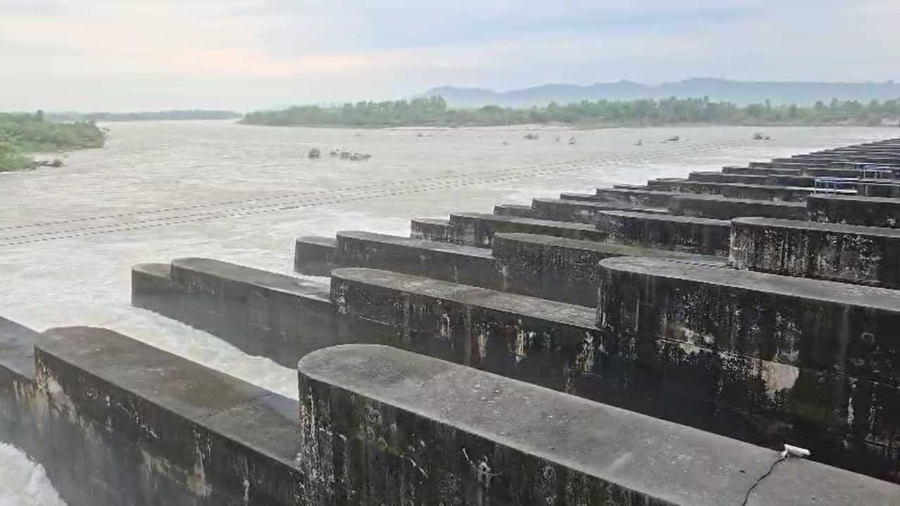 ਪੰਜਾਬ ਚ ਫਿਰ ਹੜ੍ਹ ਦਾ ਖ਼ਤਰਾ! ਮੌਸਮ ਵਿਭਾਗ ਨੇ ਤਿੰਨ ਦਿਨ ਭਾਰੀ ਬਾਰਿਸ਼ ਦਾ ਅਲਰਟ ਕੀਤਾ ਜਾਰੀ ਪੰਜਾਬ ਚ ਫਿਰ ਹੜ੍ਹ ਦਾ ਖ਼ਤਰਾ! ਮੌਸਮ ਵਿਭਾਗ ਨੇ ਤਿੰਨ ਦਿਨ ਭਾਰੀ ਬਾਰਿਸ਼ ਦਾ ਅਲਰਟ ਕੀਤਾ ਜਾਰੀ