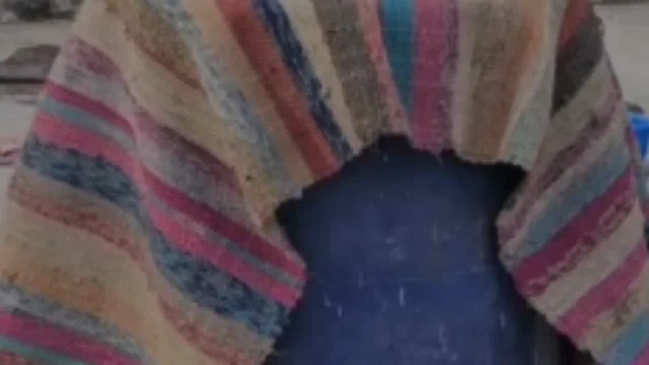 ਮਕਾਨ ਦੀ ਛੱਤ ਤੇ ਨੀਲੇ ਡਰੰਮ ਵਿੱਚ ਮਿਲੀ ਪਤੀ ਦੀ ਲਾਸ਼, ਗਲਾਉਣ ਲਈ ਪਾਇਆ ਸੀ ਨਮਕ... ਬੱਚੇ ਅਤੇ ਪਤਨੀ ਗਾਇਬ ਮਕਾਨ ਦੀ ਛੱਤ ਤੇ ਨੀਲੇ ਡਰੰਮ ਵਿੱਚ ਮਿਲੀ ਪਤੀ ਦੀ ਲਾਸ਼, ਗਲਾਉਣ ਲਈ ਪਾਇਆ ਸੀ ਨਮਕ... ਬੱਚੇ ਅਤੇ ਪਤਨੀ ਗਾਇਬ