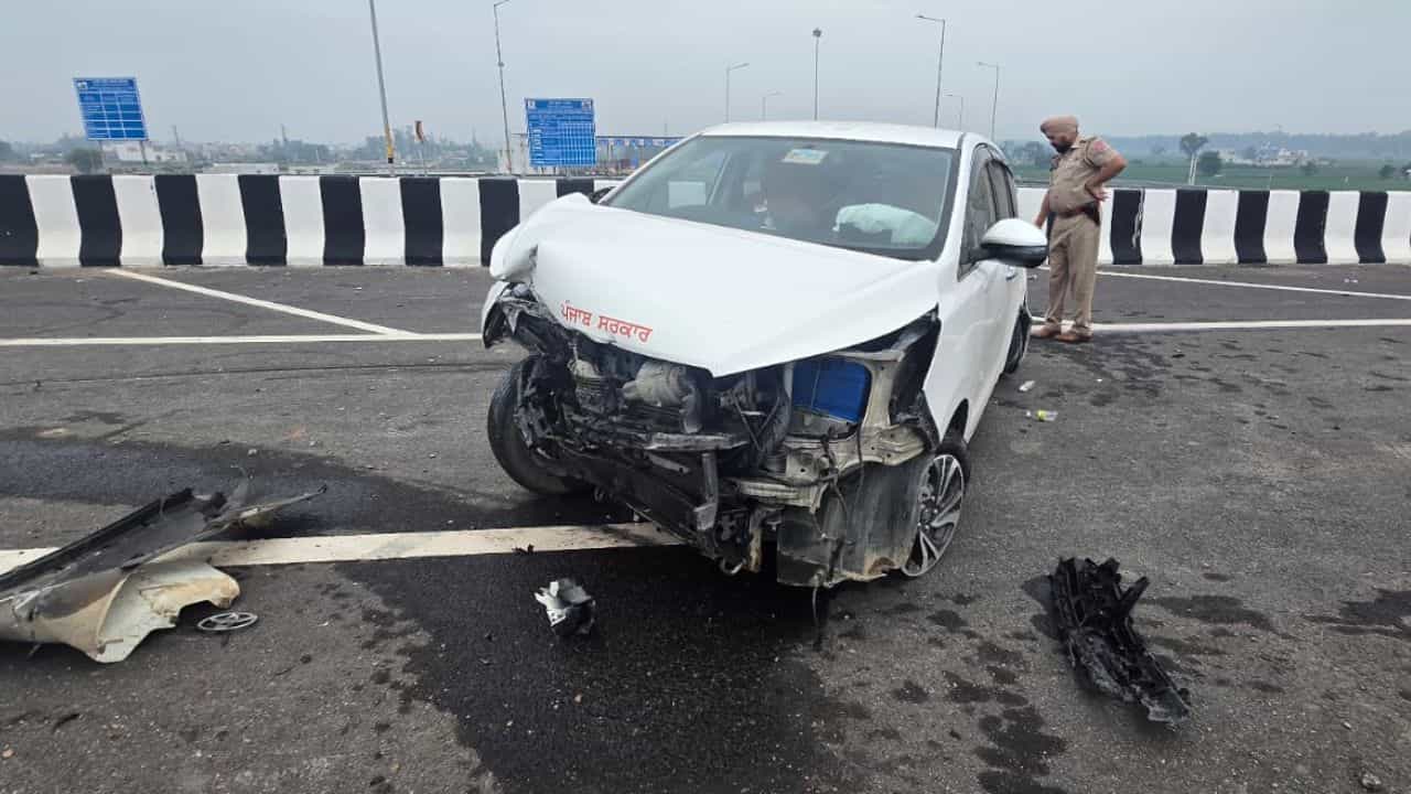 ਲੁਧਿਆਣਾ: MLA ਰਜਿੰਦਰ ਪਾਲ ਕੌਰ ਛੀਨਾ ਦਾ ਐਕਸੀਡੈਂਟ, ਜ਼ਖ਼ਮੀ ਹਾਲਤ ਚ ਕੈਥਲ ਹਸਪਤਾਲ ਚ ਦਾਖਲ ਲੁਧਿਆਣਾ: MLA ਰਜਿੰਦਰ ਪਾਲ ਕੌਰ ਛੀਨਾ ਦਾ ਐਕਸੀਡੈਂਟ, ਜ਼ਖ਼ਮੀ ਹਾਲਤ ਚ ਕੈਥਲ ਹਸਪਤਾਲ ਚ ਦਾਖਲ