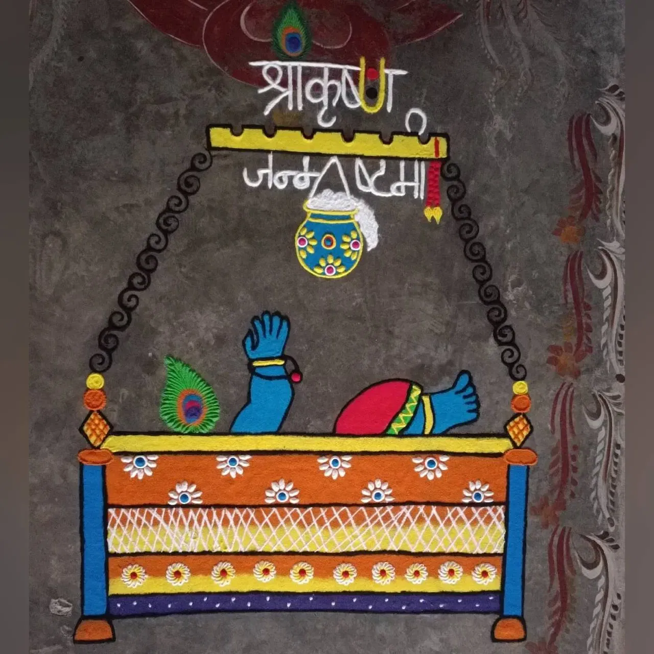 ਤੁਸੀਂ ਕ੍ਰਿਸ਼ਨ ਜਨਮ ਅਸ਼ਟਮੀ ਵਾਲੇ ਦਿਨ ਇਸ ਡਿਜ਼ਾਈਨ ਤੋਂ ਆਇਡੀਆ ਲੈ ਸਕਦੇ ਹੋ। ਇਸ ਵਿੱਚ ਇੱਕ ਝੂਲਾ ਅਤੇ ਬਾਲ ਕ੍ਰਿਸ਼ਨ ਦਿਖਾਏ ਗਏ ਹਨ। ਇਸ ਤੋਂ ਇਲਾਵਾ, ਮੱਖਣ ਨਾਲ ਭਰੀ ਇੱਕ ਮਟਕੀ ਵੀ ਬਣਾਈ ਗਈ ਹੈ। ਇਸ ਤੋਂ ਇਲਾਵਾ, ਸ਼੍ਰੀ ਕ੍ਰਿਸ਼ਨ ਜਨਮ ਅਸ਼ਟਮੀ ਚਿੱਟੇ ਰੰਗ ਵਿੱਚ ਲਿਖੀ ਗਈ ਹੈ। ਇਹ ਰੰਗੋਲੀ ਡਿਜ਼ਾਈਨ ਬਹੁਤ ਵਧੀਆ ਦਿਖਾਈ ਦਿੰਦਾ ਹੈ। ( Credit : ranupriya_mansingh )