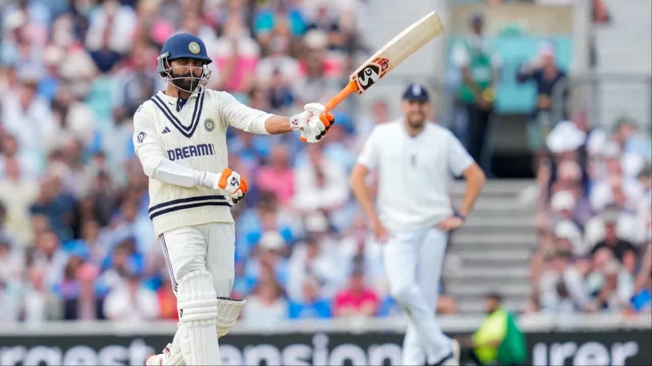 ਰਵਿੰਦਰ ਜਡੇਜਾ ਦੀ ਖ਼ਾਤਰ... ਲਾਈਵ ਮੈਚ ਚ ਬਦਲੇ ਕੱਪੜੇ, ਓਵਲ ਟੈਸਟ ਚ ਸ਼ਰੇਆਮ ਹੋਇਆ ਅਜਿਹਾ, VIDEO ਰਵਿੰਦਰ ਜਡੇਜਾ ਦੀ ਖ਼ਾਤਰ... ਲਾਈਵ ਮੈਚ ਚ ਬਦਲੇ ਕੱਪੜੇ, ਓਵਲ ਟੈਸਟ ਚ ਸ਼ਰੇਆਮ ਹੋਇਆ ਅਜਿਹਾ, VIDEO