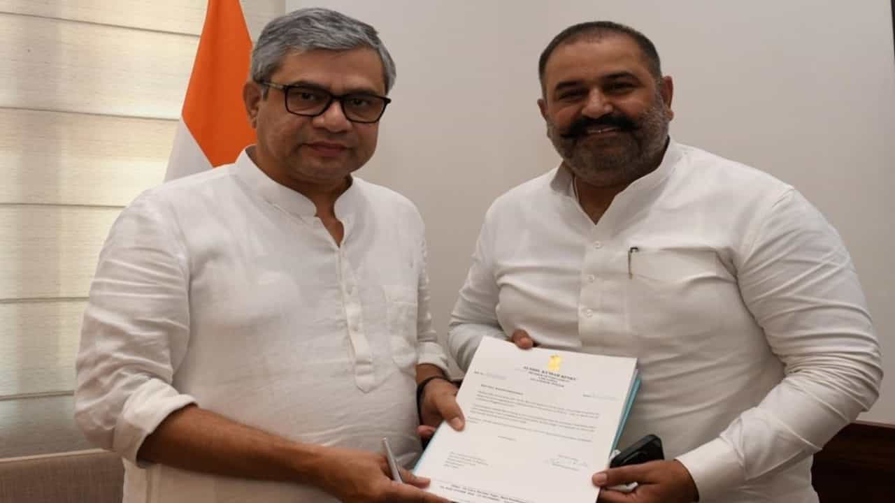 ਹੁਣ ਜਲੰਧਰ ਕੈਂਟ ਚ ਵੀ ਰੁਕੇਗੀ ਦਿੱਲੀ-ਕਟੜਾ ਵੰਦੇ ਭਾਰਤ, ਲੋਕਾਂ ਨੂੰ ਮਿਲੇਗਾ ਫਾਇਦਾ ਹੁਣ ਜਲੰਧਰ ਕੈਂਟ ਚ ਵੀ ਰੁਕੇਗੀ ਦਿੱਲੀ-ਕਟੜਾ ਵੰਦੇ ਭਾਰਤ, ਲੋਕਾਂ ਨੂੰ ਮਿਲੇਗਾ ਫਾਇਦਾ