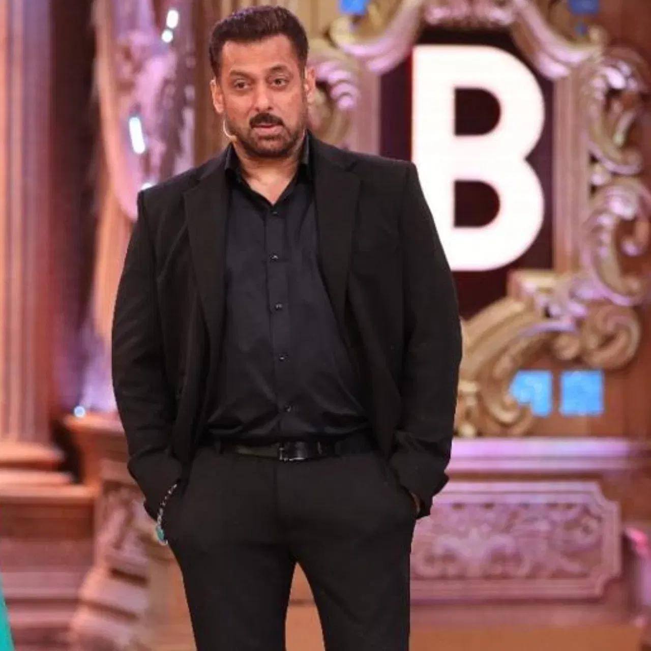 Bigg Boss 19 CoBigg Boss 19 Contestant: ਟੀਵੀ ਦੀ ਦੁਨੀਆ ਦੇ ਸਭ ਤੋਂ ਮਸ਼ਹੂਰ ਰਿਐਲਿਟੀ ਸ਼ੋਅ 'ਬਿੱਗ ਬੌਸ' ਦਾ 19ਵਾਂ ਸੀਜ਼ਨ 24 ਅਗਸਤ ਨੂੰ ਸ਼ੁਰੂ ਹੋਇਆ। ਸਲਮਾਨ ਖਾਨ ਇੱਕ ਵਾਰ ਫਿਰ ਹੋਸਟਿੰਗ ਸੰਭਾਲ ਰਹੇ ਹਨ।ntestant: ਟੀਵੀ ਦੀ ਦੁਨੀਆ ਦੇ ਸਭ ਤੋਂ ਮਸ਼ਹੂਰ ਰਿਐਲਿਟੀ ਸ਼ੋਅ 'ਬਿੱਗ ਬੌਸ' ਦਾ 19ਵਾਂ ਸੀਜ਼ਨ 24 ਅਗਸਤ ਨੂੰ ਸ਼ੁਰੂ ਹੋਇਆ। ਸਲਮਾਨ ਖਾਨ ਇੱਕ ਵਾਰ ਫਿਰ ਹੋਸਟਿੰਗ ਸੰਭਾਲ ਰਹੇ ਹਨ।