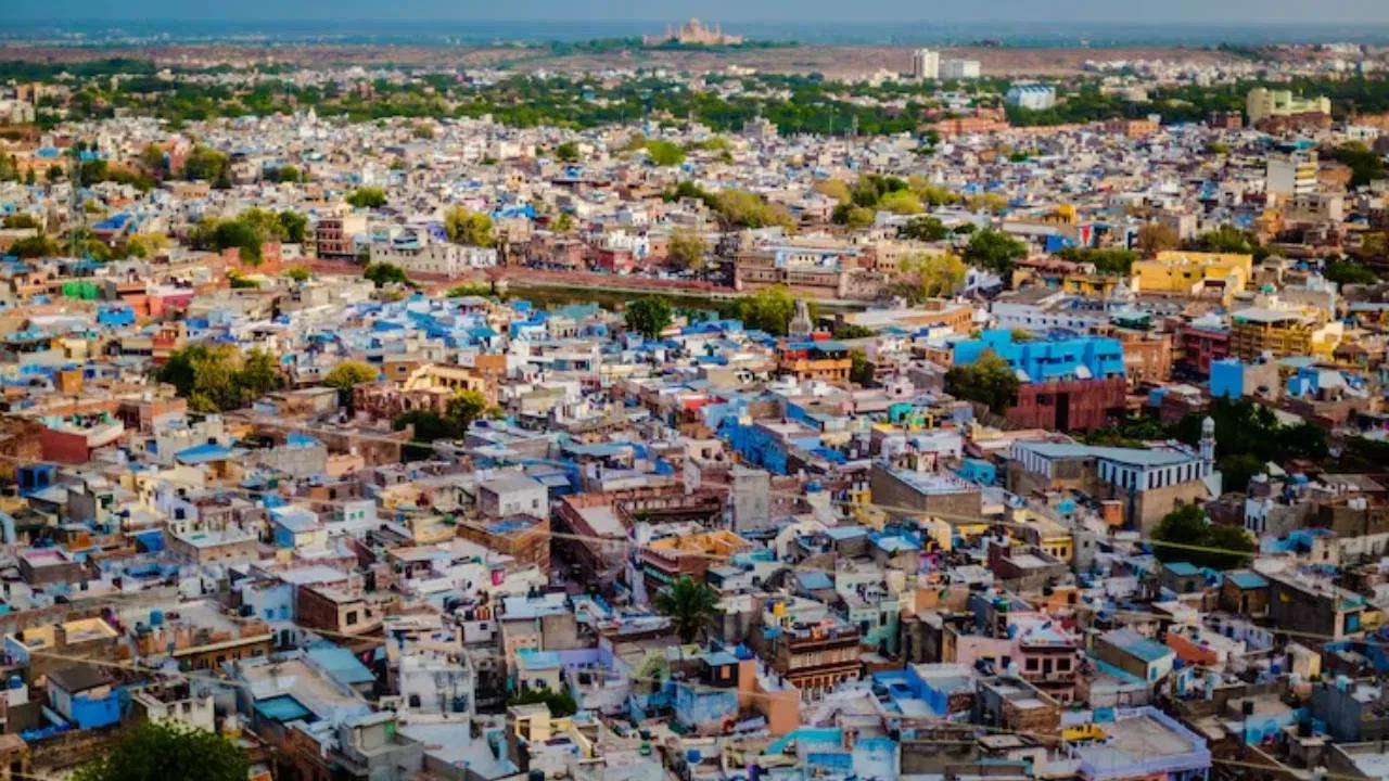 ਇਸ ਸੂਚੀ ਵਿੱਚ, ਤਾਮਿਲਨਾਡੂ ਦਾ ਚੇਨਈ ਸੱਤਵੇਂ ਸਥਾਨ 'ਤੇ ਹੈ, ਜਿੱਥੇ ਜ਼ਮੀਨ ਦਾ ਔਸਤ ਸਰਕਲ ਰੇਟ 60 ਹਜ਼ਾਰ ਤੋਂ 95 ਹਜ਼ਾਰ ਤੱਕ ਹੈ। ਇਸ ਸੂਚੀ ਵਿੱਚ 8ਵੇਂ ਸਥਾਨ 'ਤੇ ਤੇਲੰਗਾਨਾ ਦਾ ਹੈਦਰਾਬਾਦ ਹੈ, ਜਿੱਥੇ ਸਰਕਲ ਰੇਟ 64 ਹਜ਼ਾਰ ਤੋਂ 85 ਹਜ਼ਾਰ ਤੱਕ ਹੈ।