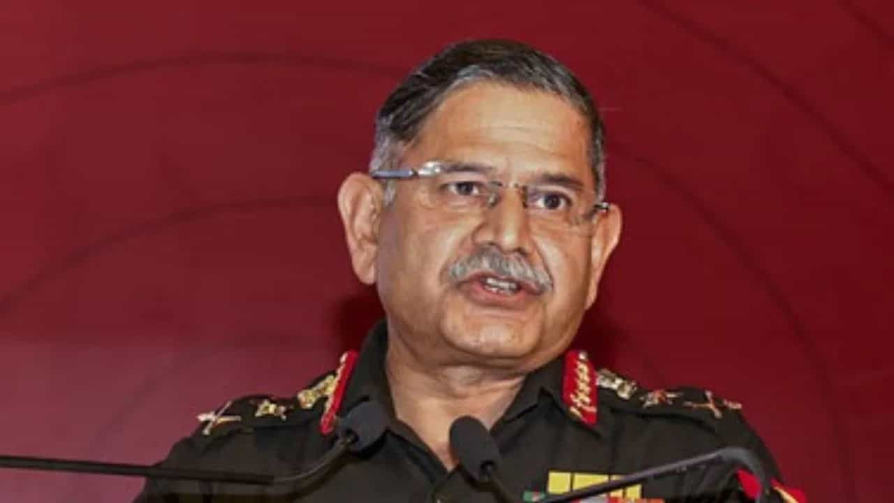 ਆਪ੍ਰੇਸ਼ਨ ਸਿੰਦੂਰ ਚ ਕਿਸ ਦੀ ਜਿੱਤ ਤੇ ਕਿਸ ਦੀ ਹਾਰ? ਫੌਜ ਮੁਖੀ ਦਾ ਪਾਕਿਸਤਾਨੀਆਂ ਨੂੰ ਜਵਾਬ ਆਪ੍ਰੇਸ਼ਨ ਸਿੰਦੂਰ ਚ ਕਿਸ ਦੀ ਜਿੱਤ ਤੇ ਕਿਸ ਦੀ ਹਾਰ? ਫੌਜ ਮੁਖੀ ਦਾ ਪਾਕਿਸਤਾਨੀਆਂ ਨੂੰ ਜਵਾਬ