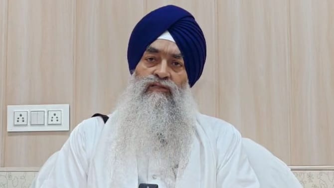 ਬੇਅਦਬੀ ਬਿੱਲ ਤੋਂ ਕਿੰਨੇ ਸਹਿਮਤ ਗਿਆਨੀ ਰਘਬੀਰ? ਪ੍ਰਕਾਸ਼ ਬਾਦਲ ਬਾਰੇ ਦਿੱਤਾ ਬਿਆਨ