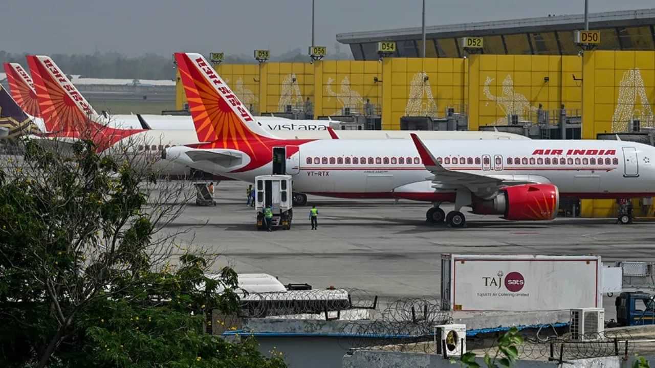 H-1B ਵੀਜ਼ਾ: ਭਾਰਤ-US ਉਡਾਣਾਂ ਦੇ ਕਿਰਾਏ ਵਧੇ, ਹਵਾਈ ਅੱਡਿਆਂ ਤੇ ਹਫੜਾ-ਦਫੜੀ, ਕਈ ਭਾਰਤੀ ਫਲਾਇਟ ਤੋਂ ਉੱਤਰੇ