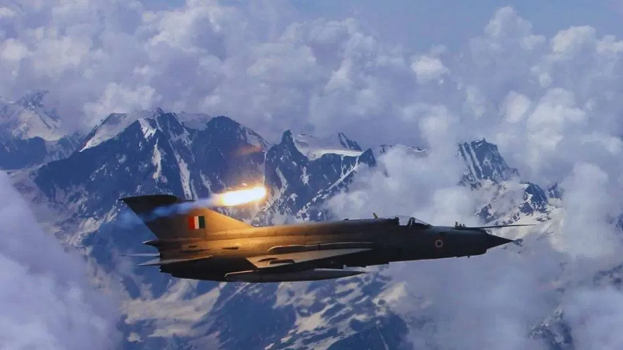 ਮਿਗ-21 ਨੂੰ ਫਾਈਟਰ ਪਾਇਲਟ ਟ੍ਰੇਨਰ ਵਜੋਂ ਵੀ ਜਾਣਿਆ ਜਾਂਦਾ ਹੈ, ਕਿਉਂਕਿ ਲਗਭਗ ਹਰ ਭਾਰਤੀ ਲੜਾਕੂ ਪਾਇਲਟ ਨੇ ਇਸ ਜੈੱਟ 'ਤੇ ਆਪਣੀ ਸ਼ੁਰੂਆਤੀ ਉਡਾਣ ਸਿਖਲਾਈ ਪ੍ਰਾਪਤ ਕੀਤੀ ਸੀ। ਇਸਨੇ ਪੀੜ੍ਹੀਆਂ ਤੋਂ ਭਾਰਤੀ ਹਵਾਈ ਸੈਨਾ ਨੂੰ ਮਜ਼ਬੂਤ ​​ਕੀਤਾ ਹੈ। ਮਿਗ-21 ਦੀ ਵਜ੍ਹਾ ਭਾਰਤੀ ਹਵਾਈ ਸੈਨਾ ਦਾ ਹੋਮਗ੍ਰੋਨ ਲੜਾਕੂ ਏਅਰਕ੍ਰਾਫਟ ਤੇਜਸ ਲੈ ਰਿਹਾ ਹੈ। ਤੇਜਸ ਮਿਗ-21 ਦਾ  ਮਜ਼ਬੂਤ ​​ਅਤੇ ਆਧੁਨਿਕ ਵਿਕਲਪ ਹੈ। ਇਹ ਜਹਾਜ਼ ਆਧੁਨਿਕ ਰਾਡਾਰ, ਇਲੈਕਟ੍ਰਾਨਿਕ ਵਾਰਫੇਅਰ ਸਿਸਟਮ ਅਤੇ ਮਿਜ਼ਾਈਲ ਤਕਨਾਲੋਜੀ ਨਾਲ ਲੈਸ ਹੈ।