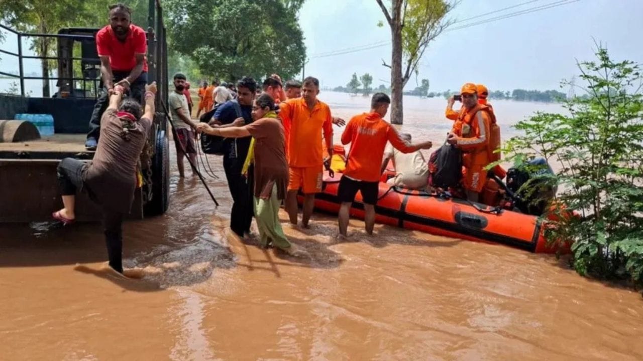 Punjab Floods: ਹੁਣ ਤੱਕ 51 ਦੀ ਮੌਤ, ਫਸਲਾਂ ਦਾ ਭਾਰੀ ਨੁਕਸਾਨ... ਸਰਕਾਰ ਤਿਆਰ ਕਰੇਗੀ ਰਿਪੋਰਟ