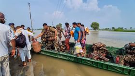 Punjab Flood: ਪੰਜਾਬ ‘ਚ ਹੜ੍ਹਾਂ ਨਾਲ ਹੋਈ ਤਬਾਹੀ ਦੀਆਂ ਵੇਖੋ ਭਾਵੁਕ ਕਰਨ ਵਾਲੀਆਂ ਤਸਵੀਰਾਂ