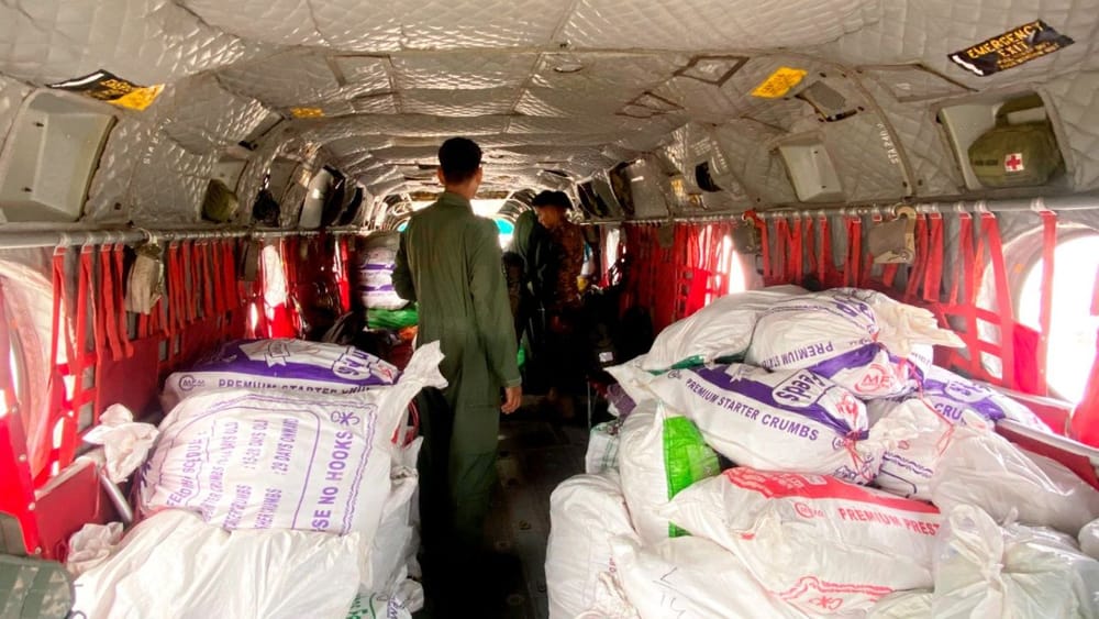 ਪੰਜਾਬ ਦੀ ਮਦਦ ਲਈ ਕਈ ਸੂਬੇ ਵੀ ਅੱਗੇ ਆਏ ਹਨ। ਹੈਲੀਕਾਪਟਰਾਂ ਵਿੱਚ ਫੌਜ ਦੇ ਨਾਲ-ਨਾਲ ਹੋਰਨਾਂ ਕਈ ਸੂਬਿਆਂ ਅਤੇ ਸਮਾਜ ਸੇਵੀ ਅਦਾਰਿਆਂ ਵੱਲੋਂ ਭੇਜੀ ਗਈ ਰਾਹਤ ਸਮੱਗਰੀ ਹੜ੍ਹ ਪੀੜਤਾਂ ਤੱਕ ਪਹੁੰਚਾਈ ਜਾ ਰਹੀ ਹੈ।