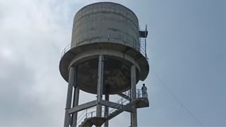 ‘3 ਸਾਲਾਂ ਤੋਂ ਨਹੀਂ ਮਿਲੀ ਰਹੀ ਗ੍ਰਾਂਟ’, ਮੋਗਾ ‘ਚ ਪੈਟਰੋਲ ਲੈ ਕੇ ਪਾਣੀ ਵਾਲੀ ਟੈਂਕੀ ‘ਤੇ ਚੜ੍ਹ ਗਿਆ ਸਰਪੰਚ ਦਾ ਪਤੀ