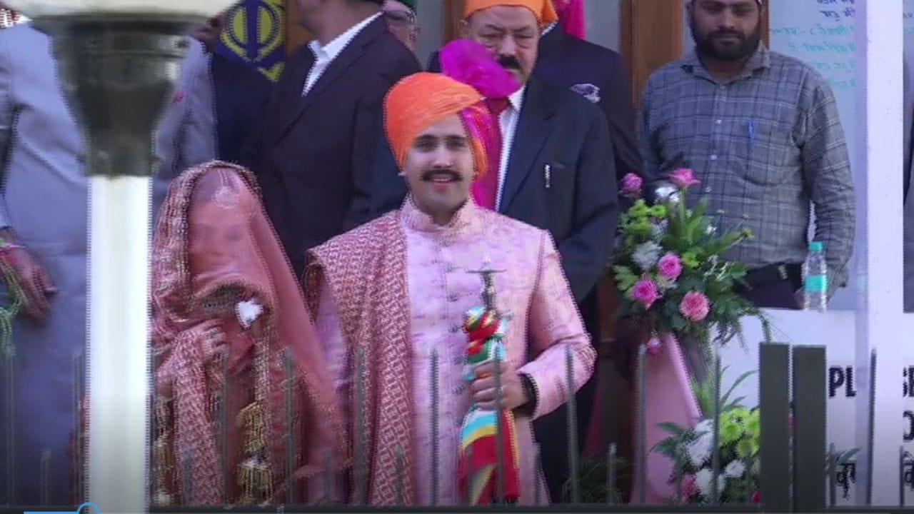 ਦੂਜੀ ਵਾਰ ਵਿਆਹ ਦੇ ਬੰਧਨ 'ਚ ਬੱਝੇ ਹਿਮਾਸਲ ਦੇ ਮੰਤਰੀ ਵਿਕਰਮਾਦਿੱਤਿਆ ਸਿੰਘ, ਚੰਡੀਗੜ੍ਹ 'ਚ ਹੋਇਆ ਆਨੰਦ ਕਾਰਜ