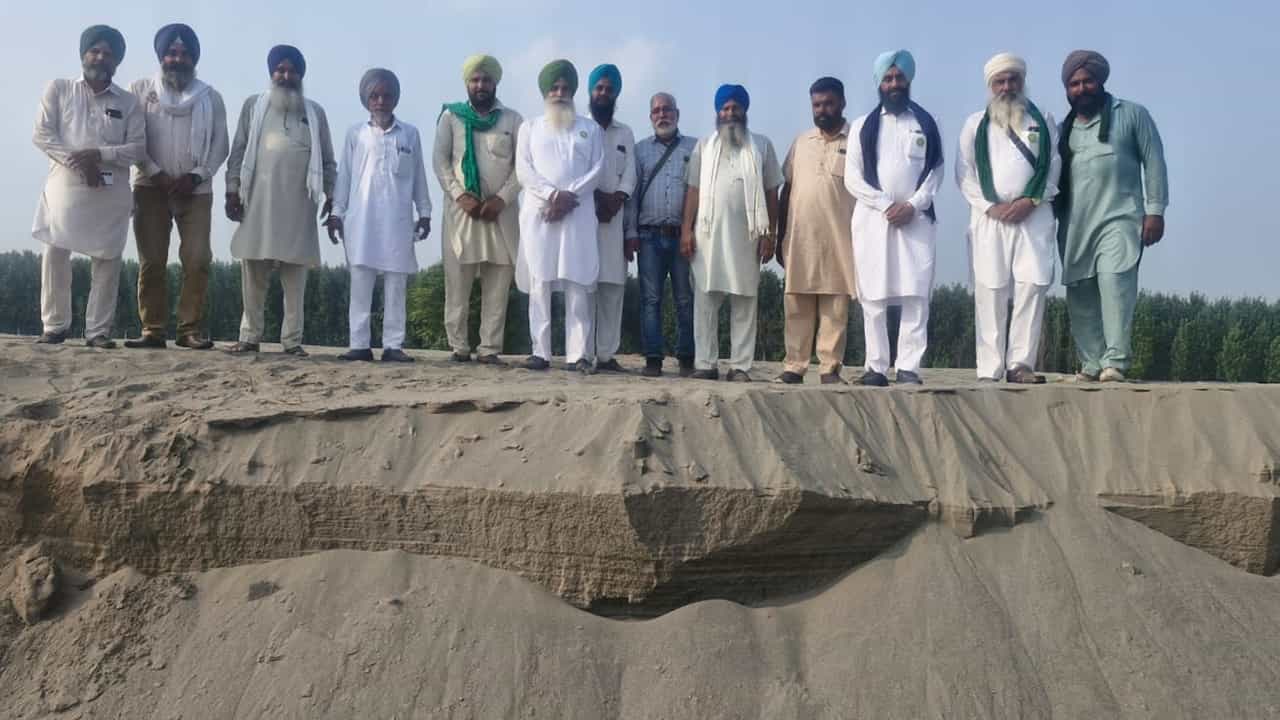 ਹੜ੍ਹਾਂ ਦਾ ਜ਼ਮੀਨ ਦੀ ਉਪਜਾਊ ਸ਼ਕਤੀ ਤੇ ਗੰਭੀਰ ਪ੍ਰਭਾਵ, PAU ਦੀ ਰਿਪੋਰਟ- ਆਉਣ ਵਾਲੀਆਂ ਫਸਲਾਂ ਚ ਹੋਵੇਗੀ ਮੁਸ਼ਕਲ ਹੜ੍ਹਾਂ ਦਾ ਜ਼ਮੀਨ ਦੀ ਉਪਜਾਊ ਸ਼ਕਤੀ ਤੇ ਗੰਭੀਰ ਪ੍ਰਭਾਵ, PAU ਦੀ ਰਿਪੋਰਟ- ਆਉਣ ਵਾਲੀਆਂ ਫਸਲਾਂ ਚ ਹੋਵੇਗੀ ਮੁਸ਼ਕਲ