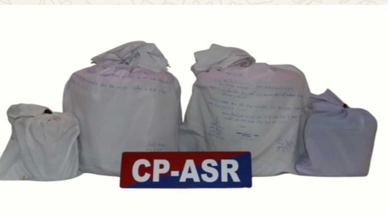 ਅੰਮ੍ਰਿਤਸਰ: 6 ਤਸਕਰ ਕਾਬੂ, 9 ਕਿਲੋਗ੍ਰਾਮ ਹੈਰੋਇਨ ਬਰਾਮਦ...ਨਾਰਕੋ-ਟੈਰਰ ਨੈੱਟਵਰਕ ਵਿਰੁੱਧ ਵੱਡੀ ਸਫਲਤਾ ਅੰਮ੍ਰਿਤਸਰ: 6 ਤਸਕਰ ਕਾਬੂ, 9 ਕਿਲੋਗ੍ਰਾਮ ਹੈਰੋਇਨ ਬਰਾਮਦ...ਨਾਰਕੋ-ਟੈਰਰ ਨੈੱਟਵਰਕ ਵਿਰੁੱਧ ਵੱਡੀ ਸਫਲਤਾ