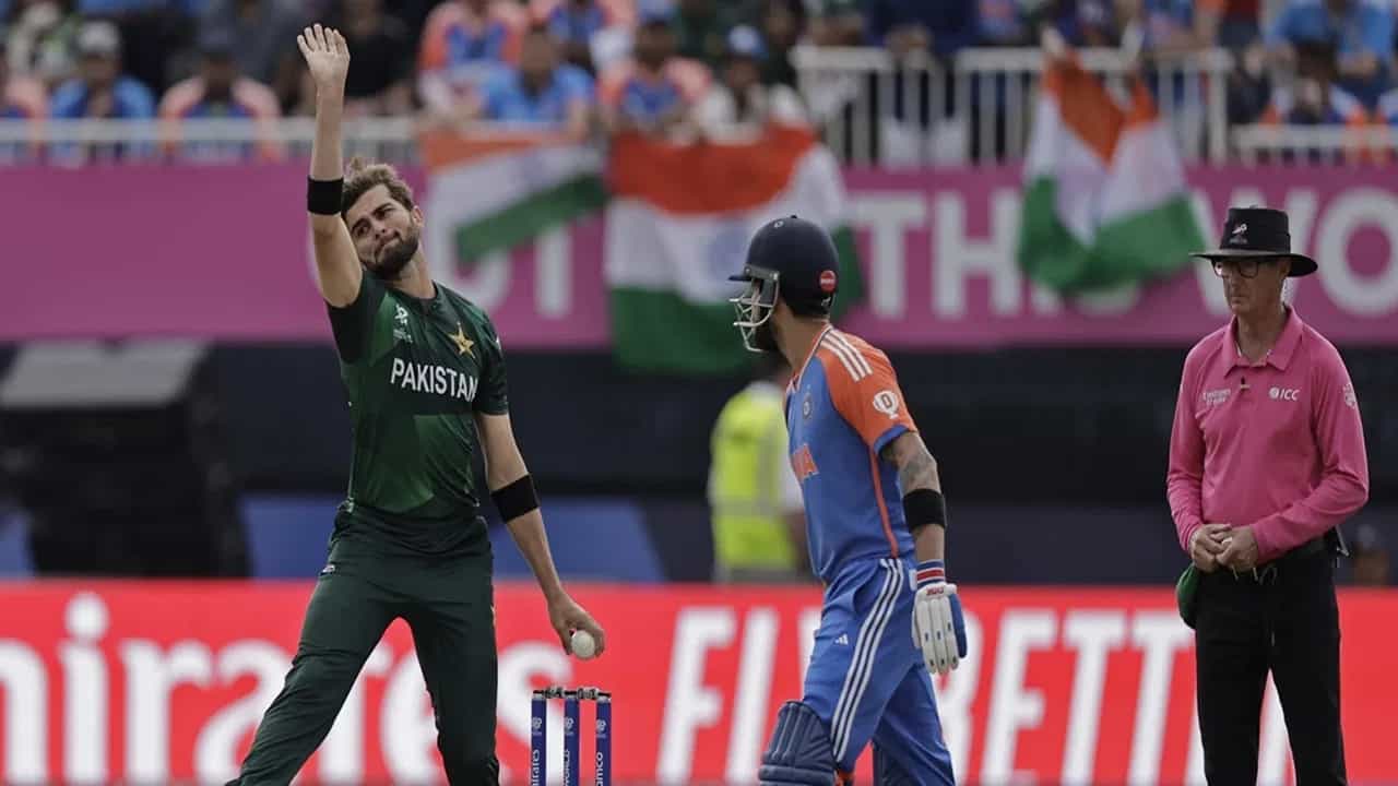 IND vs PAK: ਭਾਰਤ-ਪਾਕਿਸਤਾਨ ਮੈਚ ਦਾ ਨਹੀਂ ਮਿਲੇਗਾ ਇੱਕਲਾ ਟਿਕਟ, ਮੈਦਾਨ ਵਿੱਚ ਐਂਟਰੀ ਦਾ ਸਿਰਫ ਇਹੀ ਰਾਹ IND vs PAK: ਭਾਰਤ-ਪਾਕਿਸਤਾਨ ਮੈਚ ਦਾ ਨਹੀਂ ਮਿਲੇਗਾ ਇੱਕਲਾ ਟਿਕਟ, ਮੈਦਾਨ ਵਿੱਚ ਐਂਟਰੀ ਦਾ ਸਿਰਫ ਇਹੀ ਰਾਹ