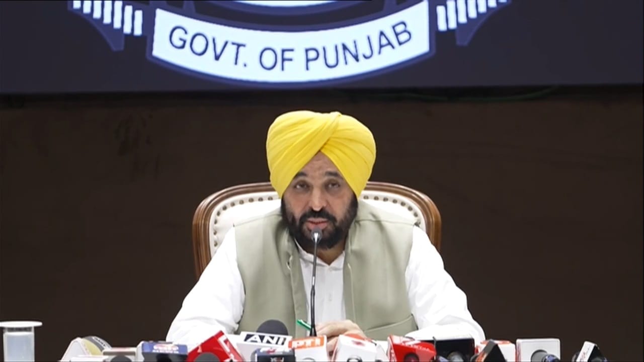 ਬੀਜੇਪੀ ਸਾਡੇ ਕੰਮਾਂ ਤੋਂ ਡਰੀ... 7 ਰਾਜਸਭਾ MPs ਦੇ BJP 'ਚ ਜਾਣ 'ਤੇ ਬੋਲੇ CM ਮਾਨ