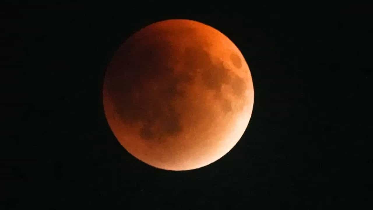 Chandra Grahan 2025: ਸਾਲ ਦਾ ਆਖਰੀ ਪੂਰਨ ਚੰਦਰ ਗ੍ਰਹਿਣ ਖਤਮ, ਇਸ ਤੋਂ ਬਾਅਦ ਕਿਹੜੇ ਉਪਾਅ ਕਰਨੇ ਚਾਹੀਦੇ? ਜਾਣੋ... Chandra Grahan 2025: ਸਾਲ ਦਾ ਆਖਰੀ ਪੂਰਨ ਚੰਦਰ ਗ੍ਰਹਿਣ ਖਤਮ, ਇਸ ਤੋਂ ਬਾਅਦ ਕਿਹੜੇ ਉਪਾਅ ਕਰਨੇ ਚਾਹੀਦੇ? ਜਾਣੋ...