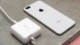 ਚਾਰਜਰ ਹਮੇਸ਼ਾ ਚਿੱਟੇ ਹੀ ਕਿਉਂ ਹੁੰਦੇ ਹਨ? ਤੁਹਾਡੇ ‘ਚੋਂ 99 ਫੀਸਦੀ ਲੋਕਾਂ ਨੂੰ ਨਹੀਂ ਹੋਵੇਗਾ ਪਤਾ…