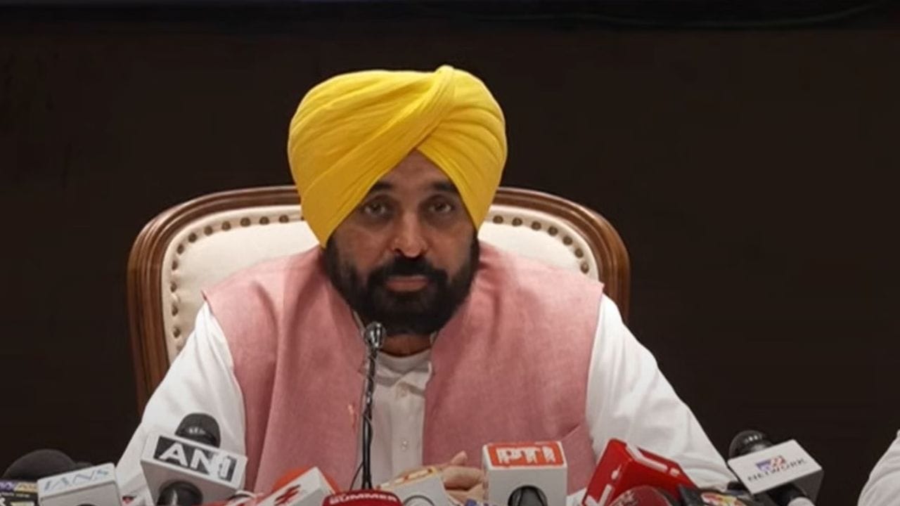 ਪਰਾਲੀ ਸਾੜਣ ਦੀ ਸਮੱਸਿਆ 'ਤੇ ਕੀ ਬੋਲੇ ਸੀਐਮ ਭਗਵੰਤ ਮਾਨ... ਕੀ ਦੱਸਿਆ ਹੱਲ? ਵੇਖੋ....