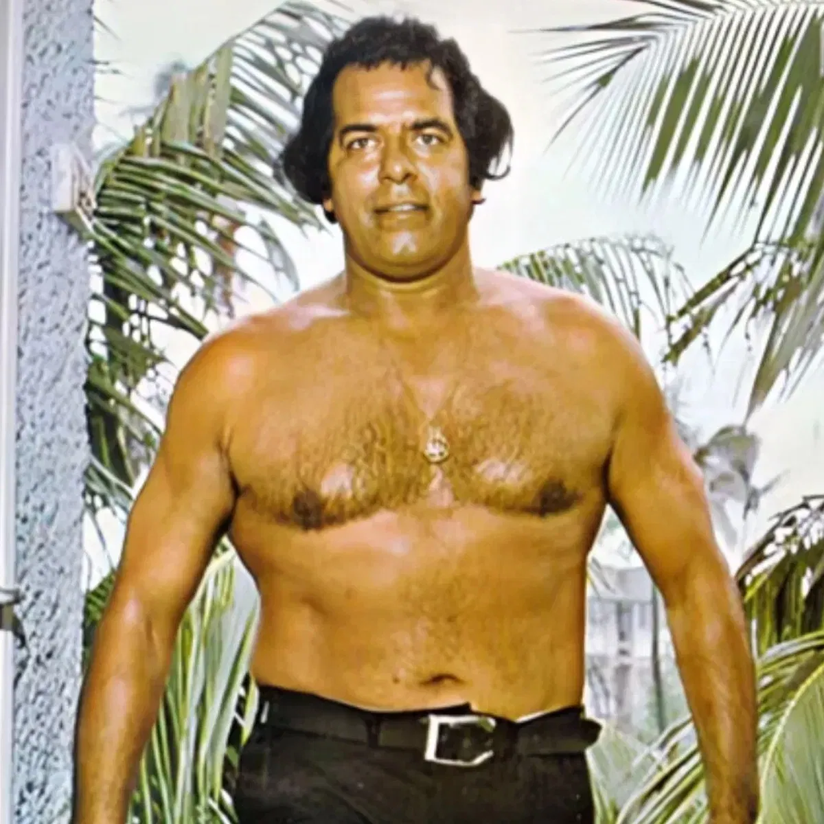 ਦਾਰਾ ਸਿੰਘ- ਰਾਮਾਇਣ ਵਿੱਚ ਹਨੂੰਮਾਨ ਦੀ ਭੂਮਿਕਾ ਨਿਭਾ ਕੇ ਪ੍ਰਸ਼ੰਸਕਾਂ ਤੋਂ ਢੇਰ ਸਾਰਾ ਪਿਆਰ ਹਾਸਿਲ ਕਰਨ ਵਾਲੇ ਅਦਾਕਾਰ ਦਾਰਾ ਸਿੰਘ ਨੂੰ ਦੇਸ਼ ਦੇ ਮਸ਼ਹੂਰ ਪਹਿਲਵਾਨਾਂ ਵਿੱਚ ਗਿਣਿਆ ਜਾਂਦਾ ਹੈ। ਉਹ ਆਪਣੀ ਜ਼ਿੰਦਗੀ ਵਿੱਚ ਕਦੇ ਕੋਈ ਲੜਾਈ ਨਹੀਂ ਹਾਰੇ। ਦਾਰਾ ਸਿੰਘ ਦਾ ਜਨਮ ਅੰਮ੍ਰਿਤਸਰ, ਪੰਜਾਬ ਵਿੱਚ ਹੋਇਆ ਸੀ। ਉਹ 2012 ਵਿੱਚ 83 ਸਾਲ ਦੀ ਉਮਰ ਵਿੱਚ ਦੁਨੀਆ ਨੂੰ ਅਲਵਿਦਾ ਕਹਿ ਗਏ।