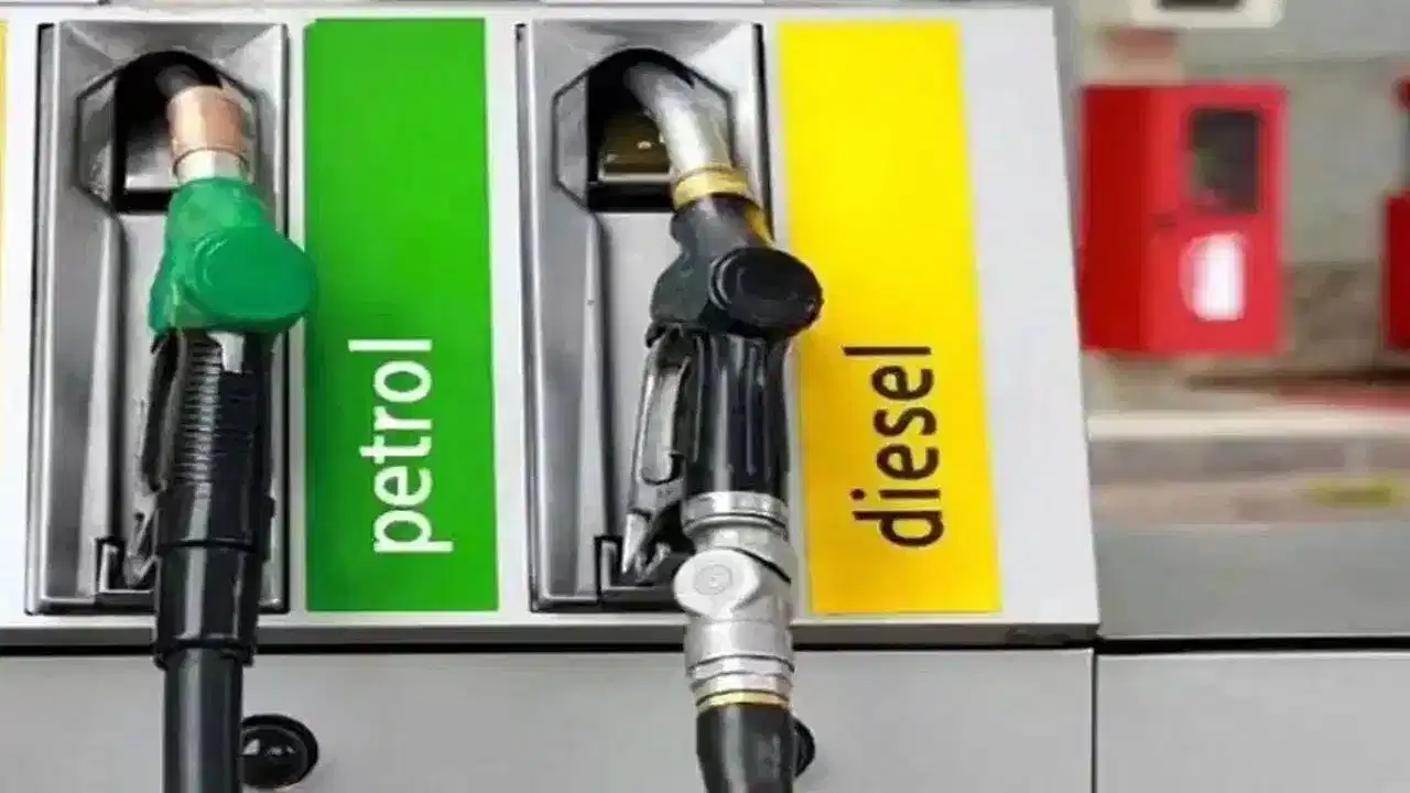 E20 ਪੈਟਰੋਲ ਵਾਂਗ ਆਵੇਗਾ Blended ਡੀਜ਼ਲ? ਇਸ ਚੀਜ਼ ਤੋਂ ਬਣਾਇਆ ਜਾਵੇਗਾ ਤੇਲ, ਚੱਲ ਰਹੀਆਂ ਤਿਆਰੀਆਂ E20 ਪੈਟਰੋਲ ਵਾਂਗ ਆਵੇਗਾ Blended ਡੀਜ਼ਲ? ਇਸ ਚੀਜ਼ ਤੋਂ ਬਣਾਇਆ ਜਾਵੇਗਾ ਤੇਲ, ਚੱਲ ਰਹੀਆਂ ਤਿਆਰੀਆਂ