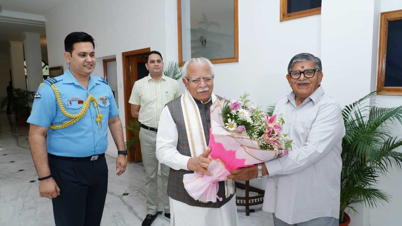 ਪੰਜਾਬ ਦੇ ਰਾਜਪਾਲ ਨੂੰ ਮਿਲੇ ਕੇਂਦਰੀ ਮੰਤਰੀ ਮਨੋਹਰ ਲਾਲ ਖੱਟਰ, ਪੰਜਾਬ ਰਾਜ ਭਵਨ ਵਿਖੇ ਹੋਈ ਮੁਲਾਕਾਤ ਪੰਜਾਬ ਦੇ ਰਾਜਪਾਲ ਨੂੰ ਮਿਲੇ ਕੇਂਦਰੀ ਮੰਤਰੀ ਮਨੋਹਰ ਲਾਲ ਖੱਟਰ, ਪੰਜਾਬ ਰਾਜ ਭਵਨ ਵਿਖੇ ਹੋਈ ਮੁਲਾਕਾਤ