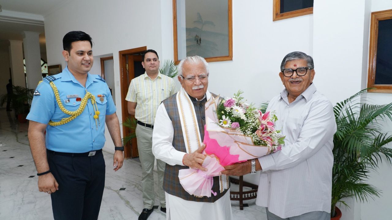 ਪੰਜਾਬ ਦੇ ਰਾਜਪਾਲ ਨੂੰ ਮਿਲੇ ਕੇਂਦਰੀ ਮੰਤਰੀ ਮਨੋਹਰ ਲਾਲ ਖੱਟਰ, ਪੰਜਾਬ ਰਾਜ ਭਵਨ ਵਿਖੇ ਹੋਈ ਮੁਲਾਕਾਤ